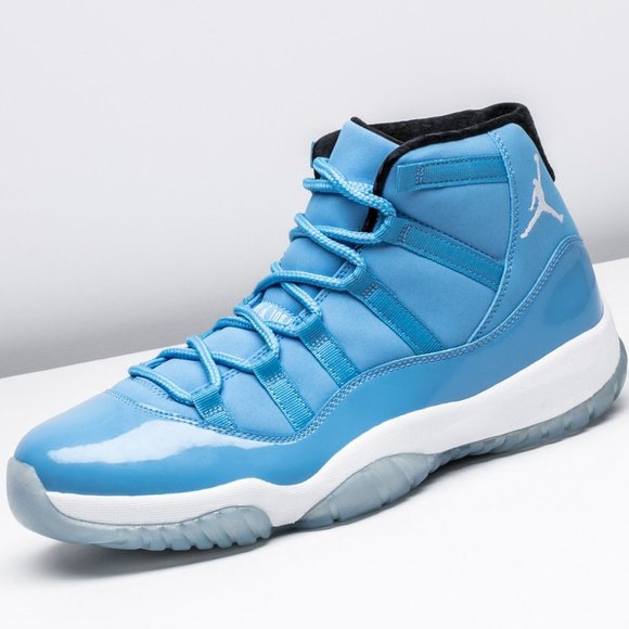 Air Jordan 11 Retro 'Pantone' Mens Sneakers - Picture 2 of 3